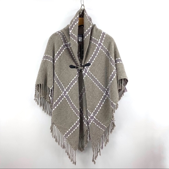 Accessory St New York NWT Shawl Style Knit Fringed Poncho, One Size - Picture 10 of 16